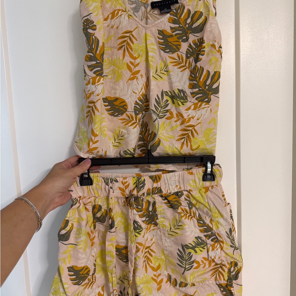 SET Sanctuary Tie Shoulder Swing Cami in
Soft Palm SET Size XS/S